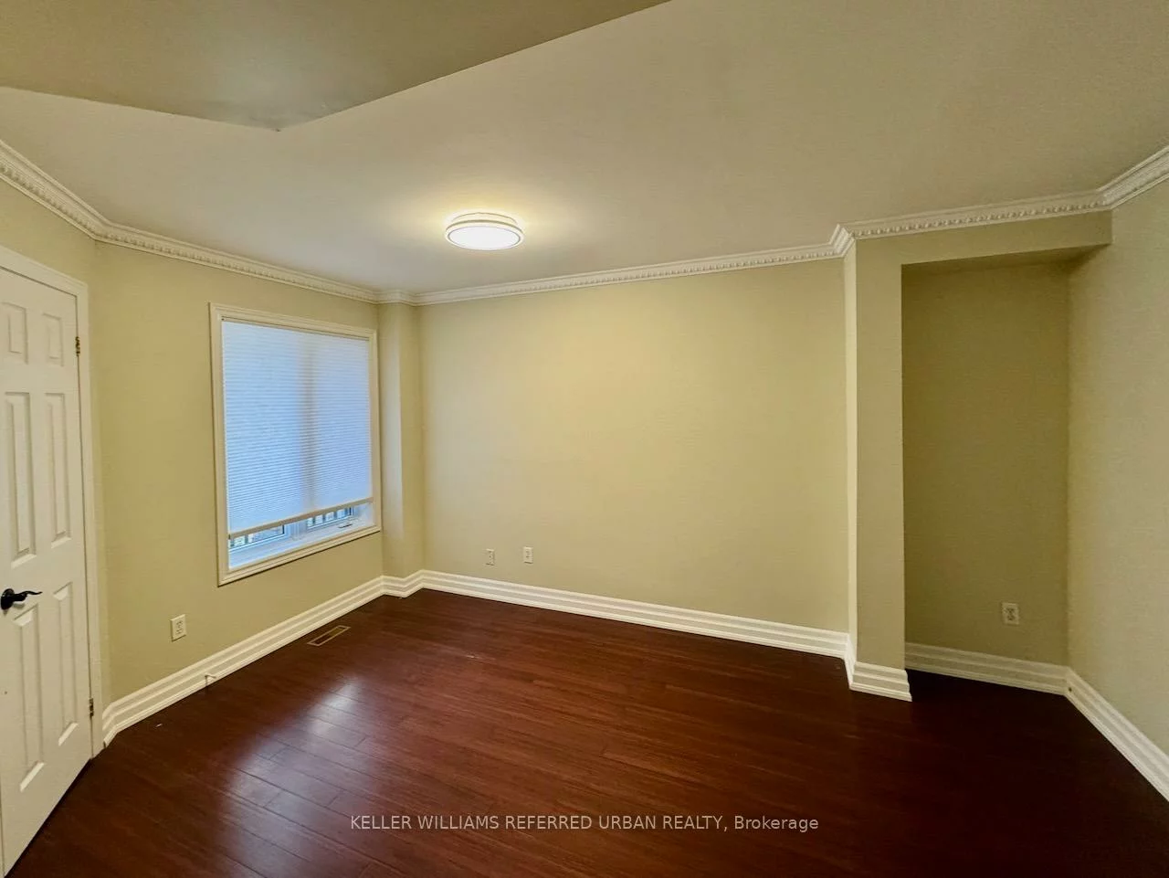 592, Leatherleaf, Hurontario, Mississauga