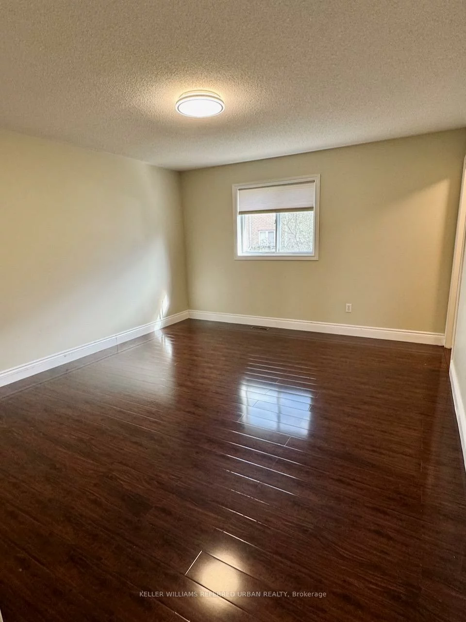 592, Leatherleaf, Hurontario, Mississauga