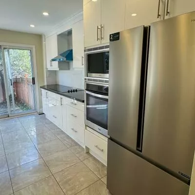 592, Leatherleaf, Hurontario, Mississauga