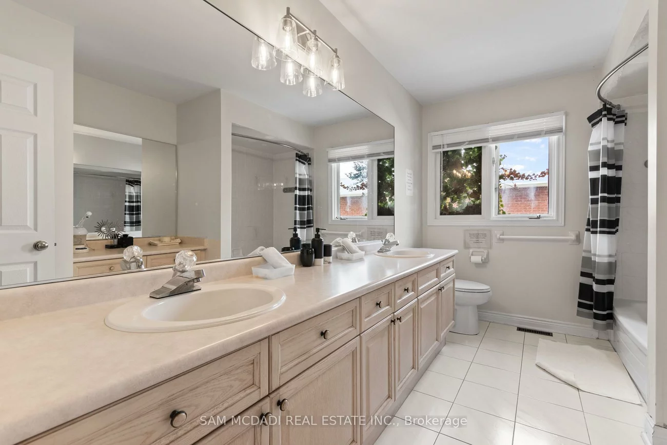 2556, Hammond, Sheridan, Mississauga