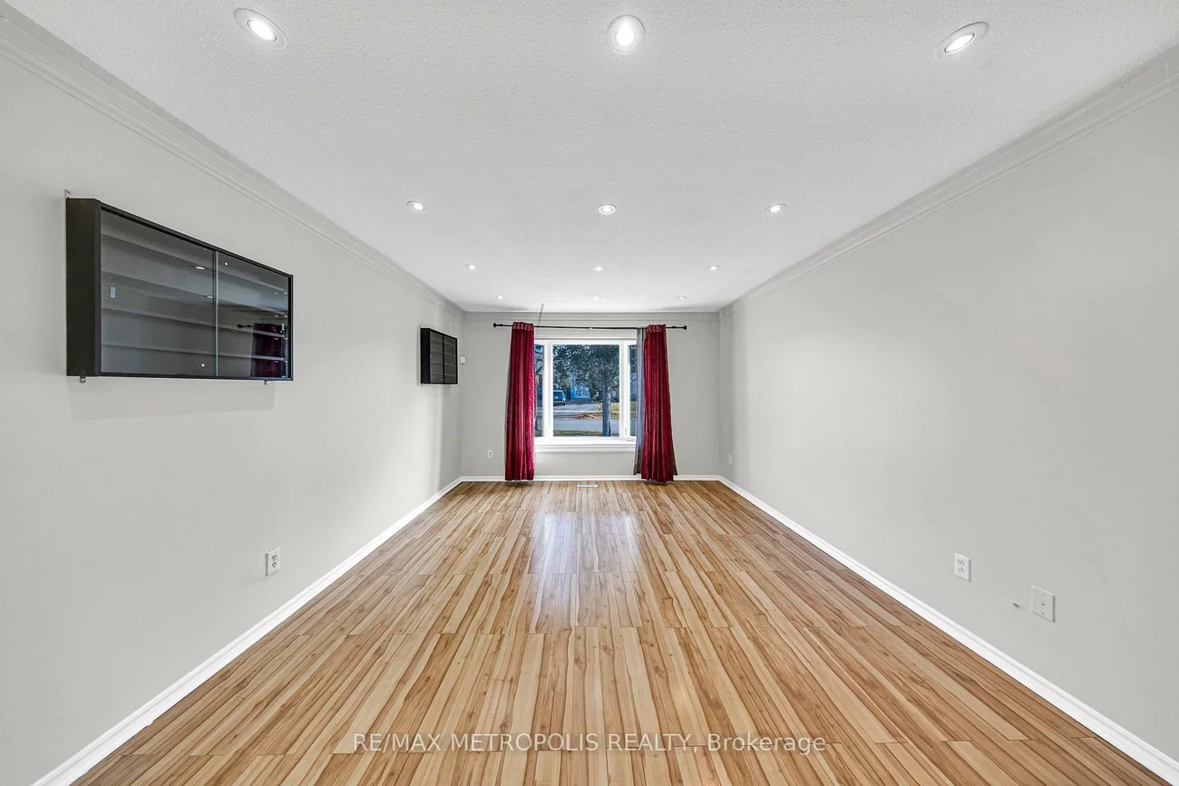 501, Daralea, Mississauga Valleys, Mississauga