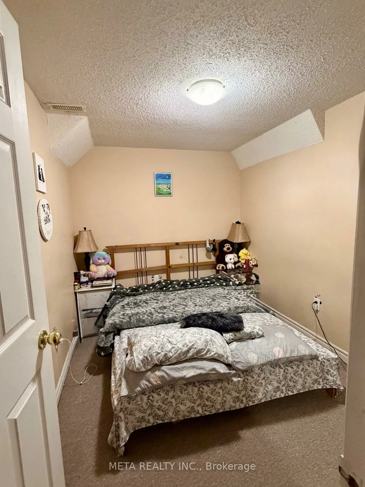 4757, Bluefeather, Bsmt., Hurontario, Mississauga