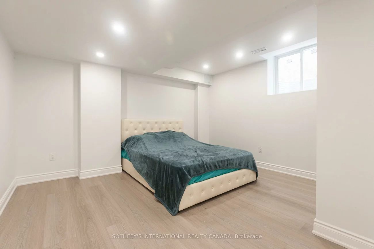 1182, Blueheron, East Credit, Mississauga