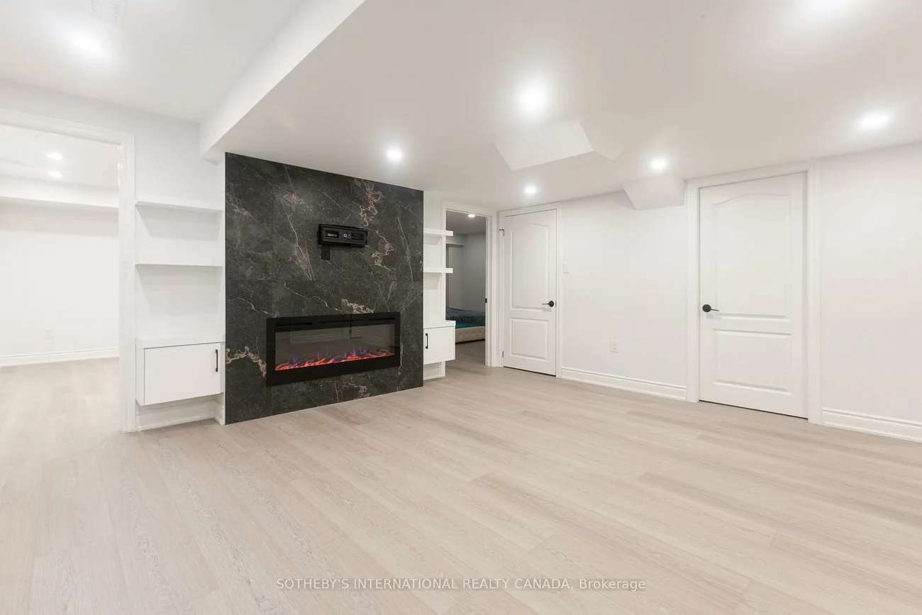 1182, Blueheron, East Credit, Mississauga