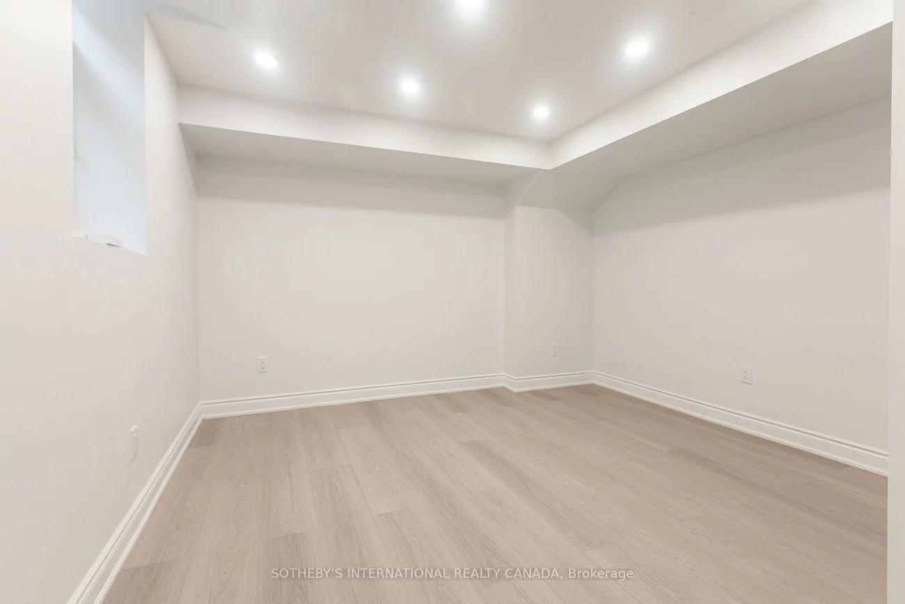 1182, Blueheron, East Credit, Mississauga