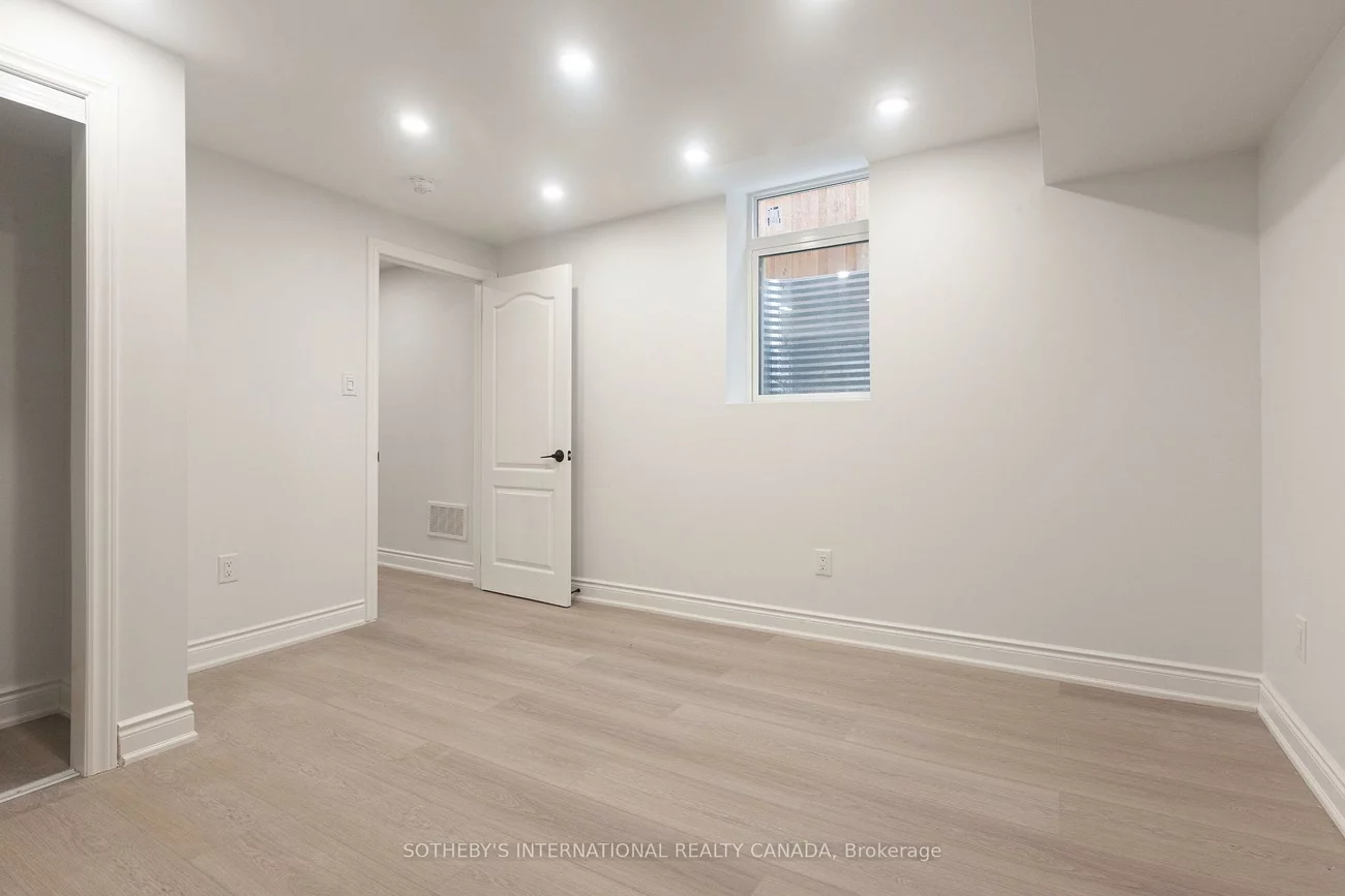 1182, Blueheron, East Credit, Mississauga