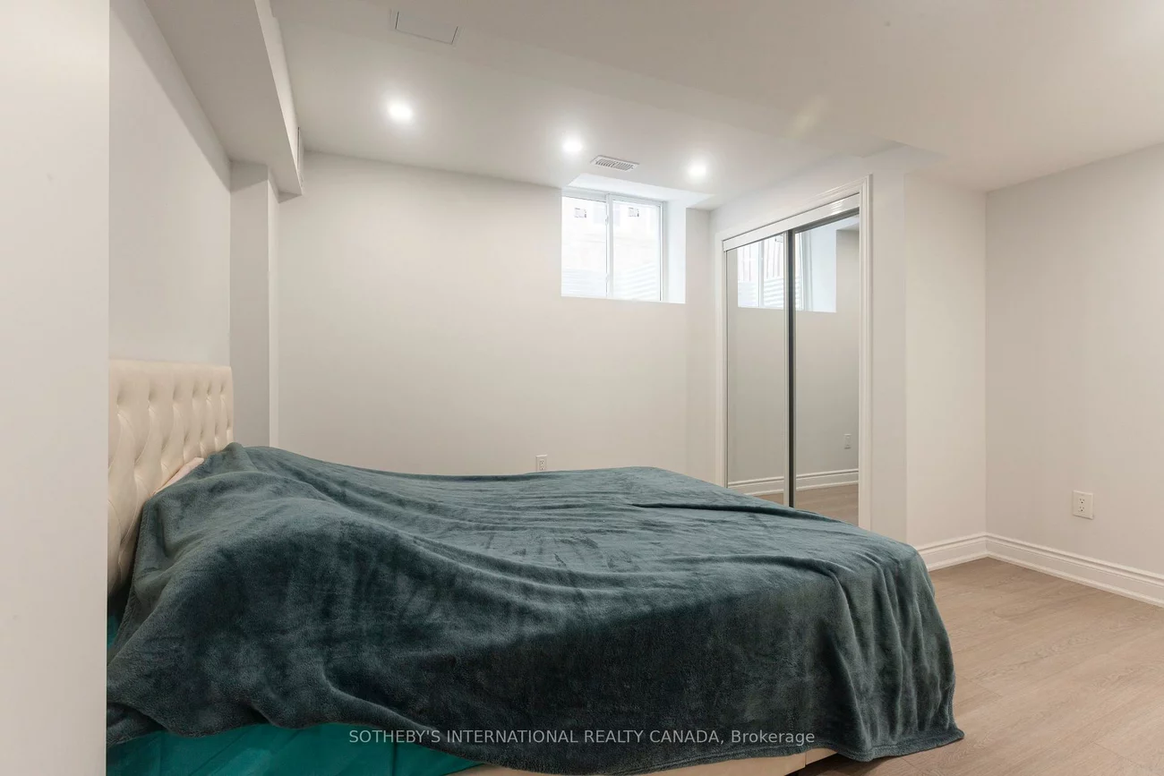 1182, Blueheron, East Credit, Mississauga