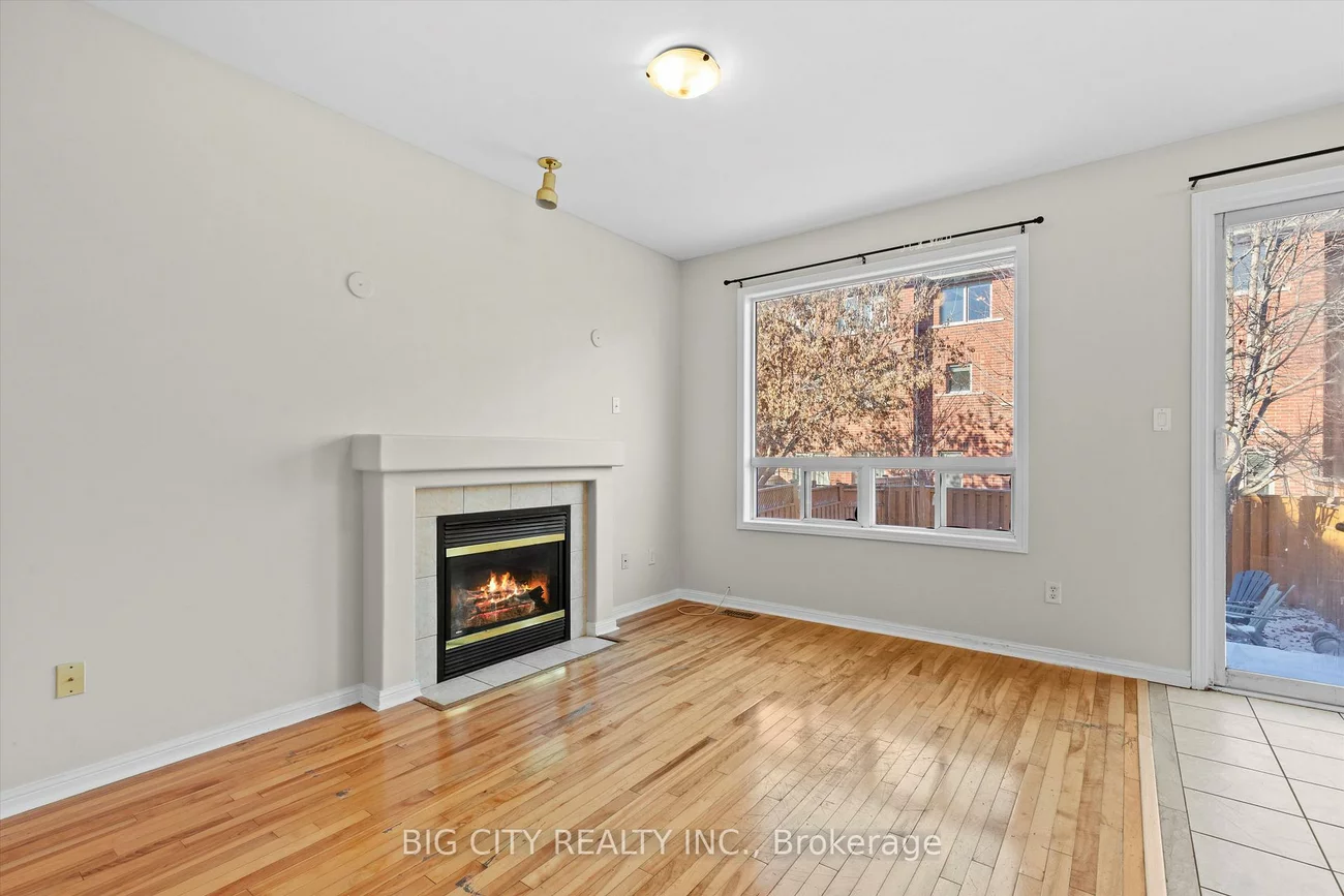 1419, Weir, East Credit, Mississauga