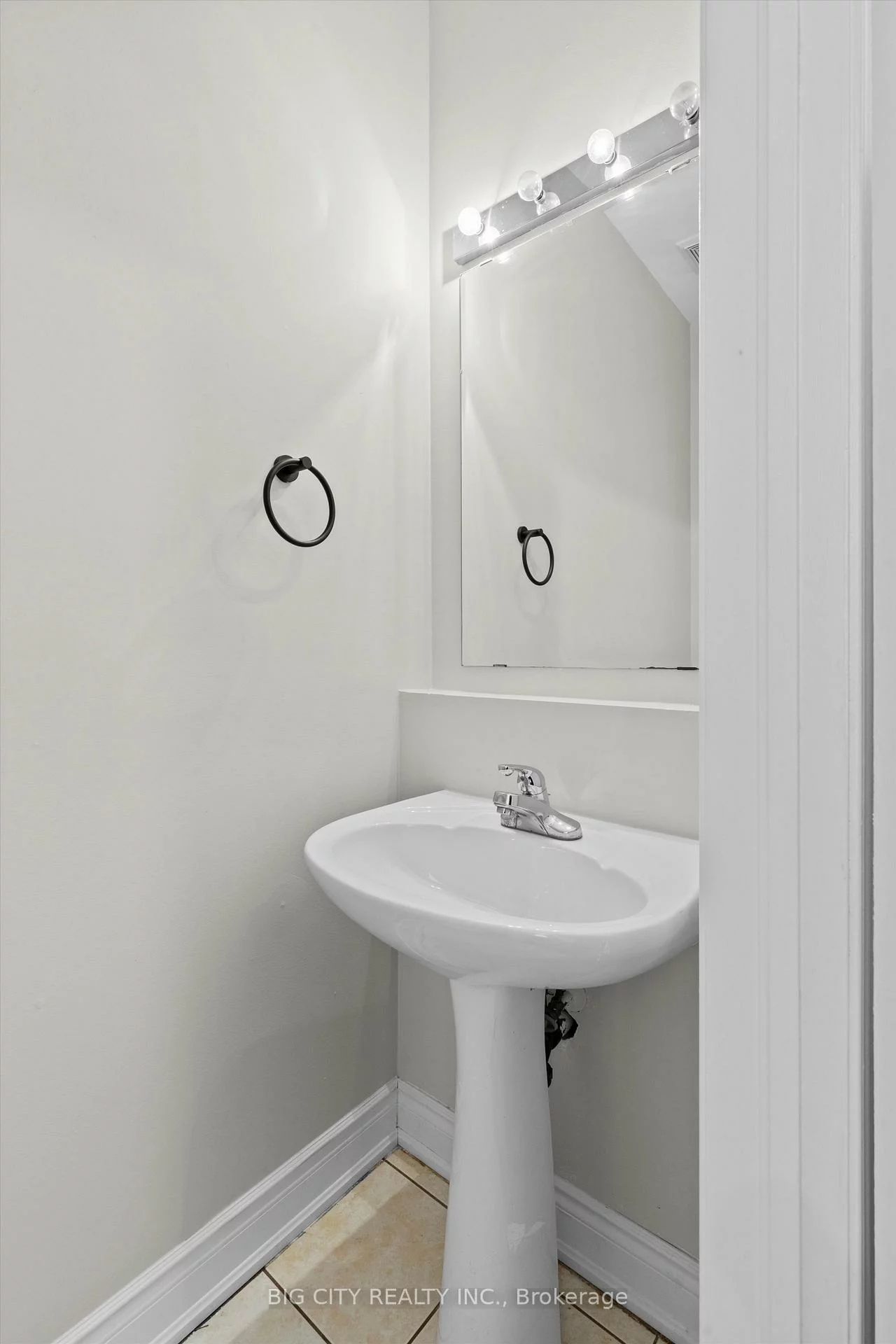 1419, Weir, East Credit, Mississauga