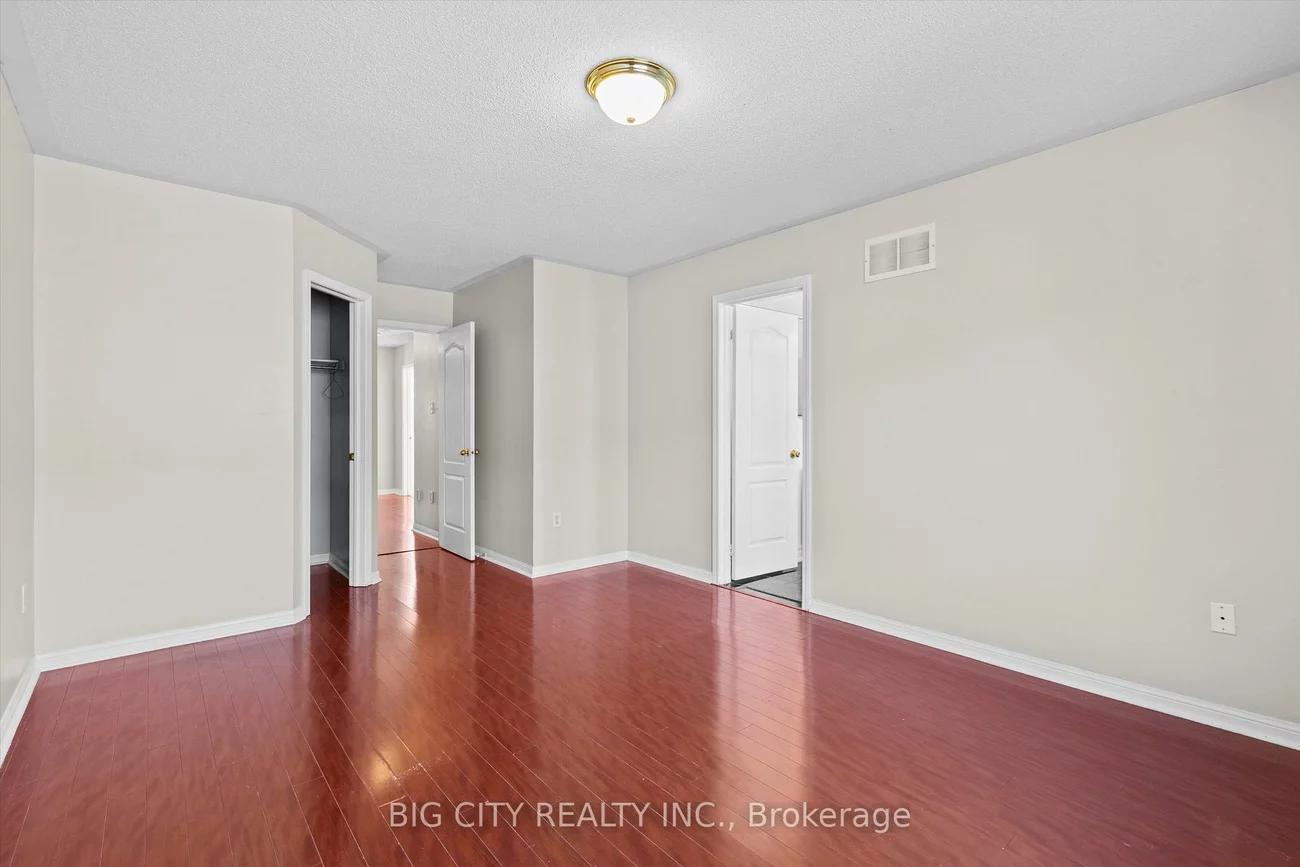 1419, Weir, East Credit, Mississauga