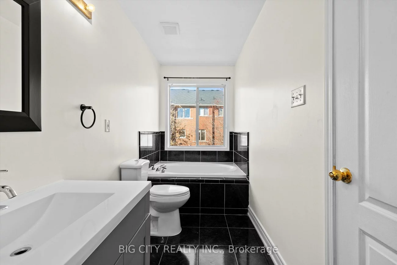 1419, Weir, East Credit, Mississauga