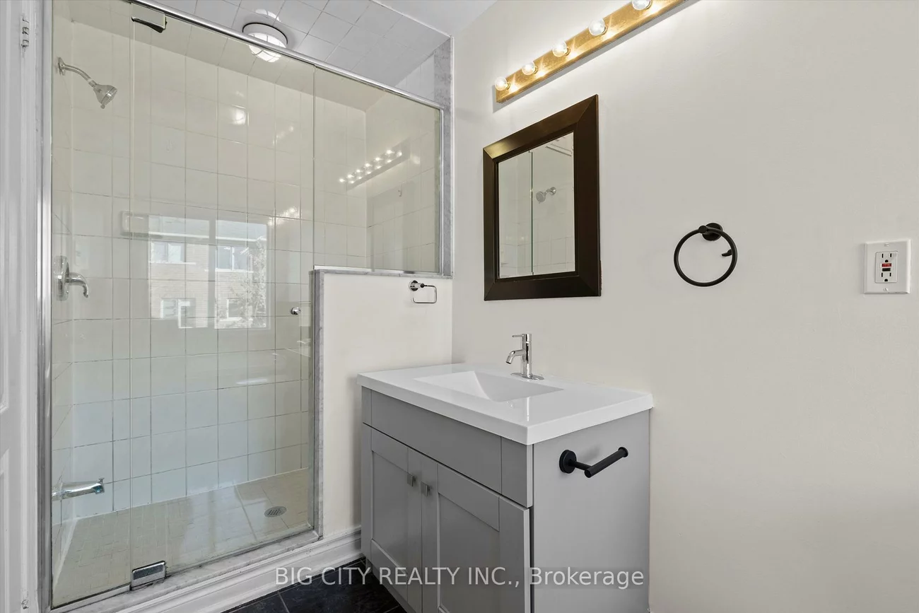 1419, Weir, East Credit, Mississauga