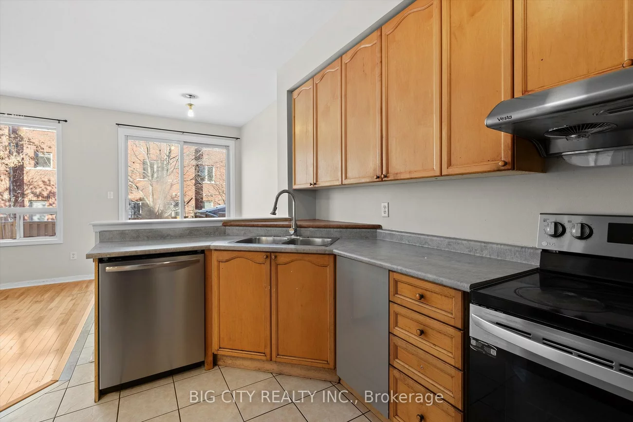 1419, Weir, East Credit, Mississauga