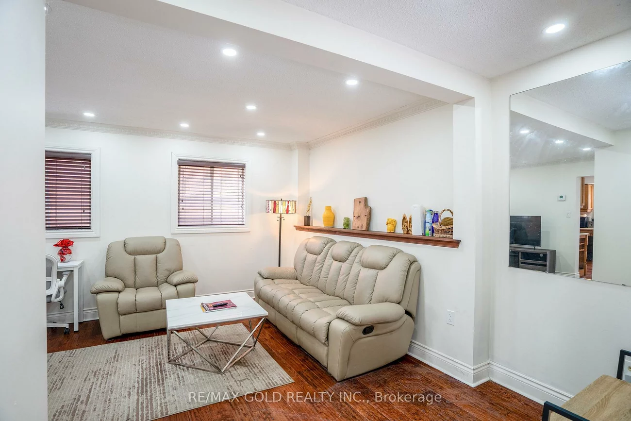 5563, Lockengate, Hurontario, Mississauga