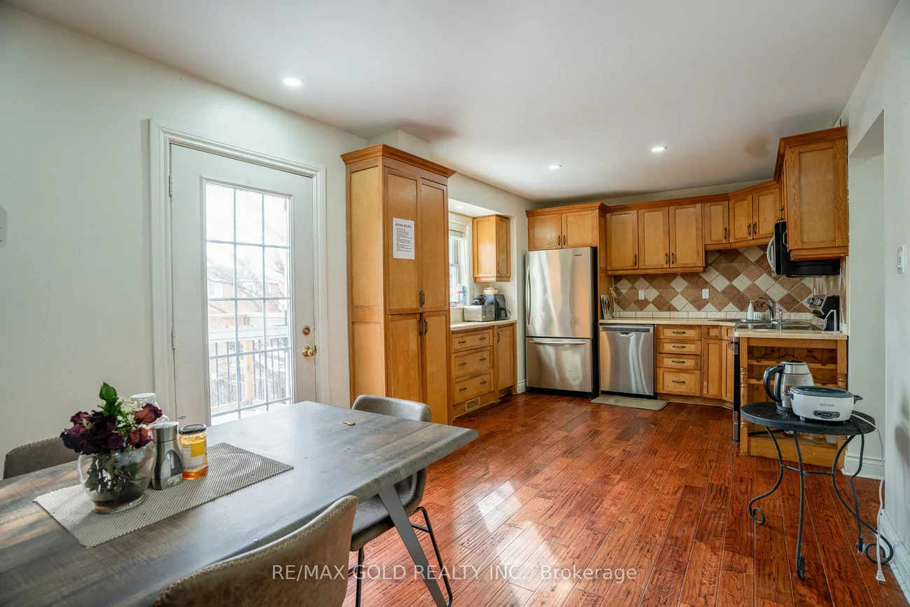 5563, Lockengate, Hurontario, Mississauga