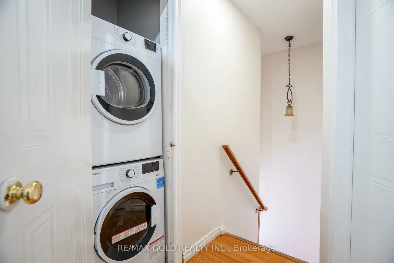 5563, Lockengate, Hurontario, Mississauga