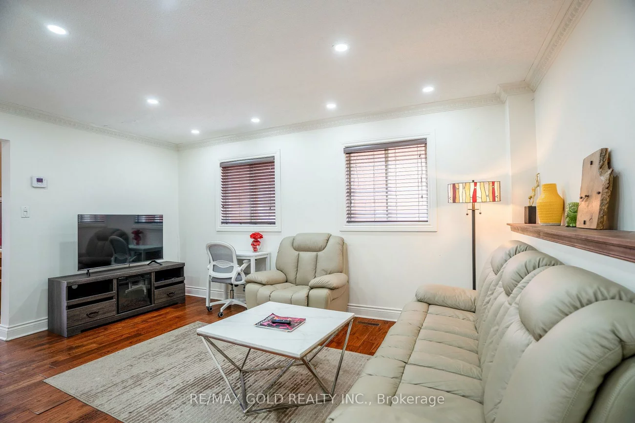 5563, Lockengate, Hurontario, Mississauga