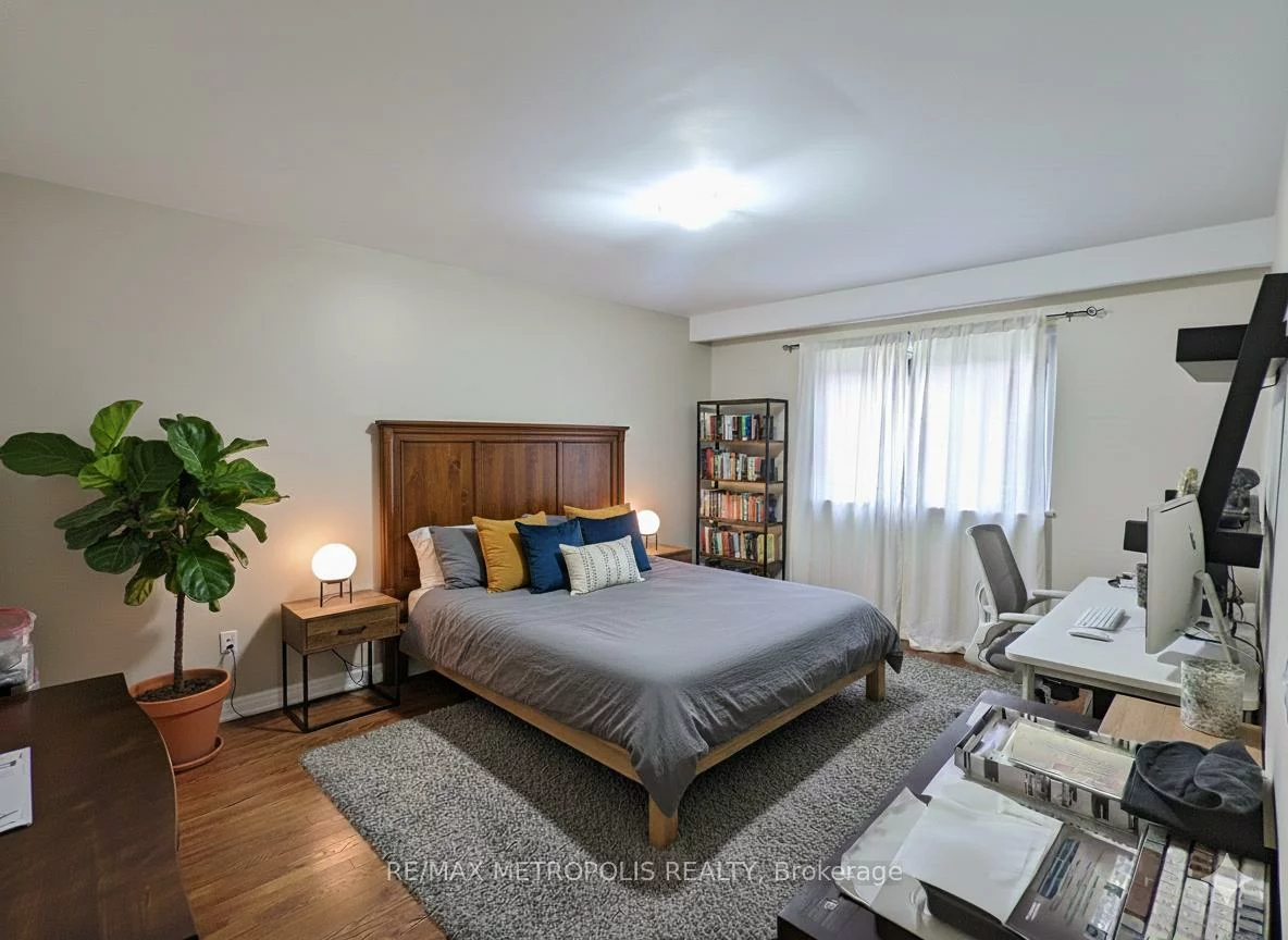 897, Consort, Erindale, Mississauga