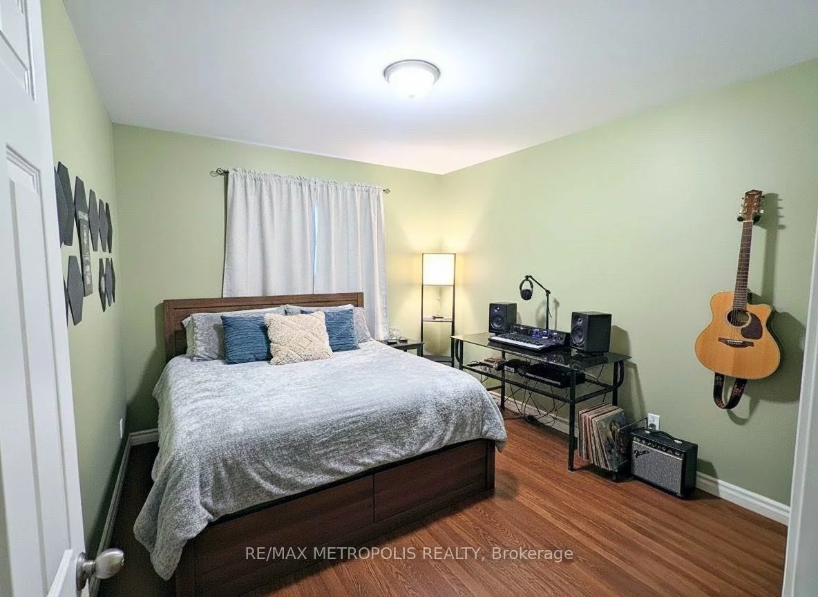 897, Consort, Erindale, Mississauga