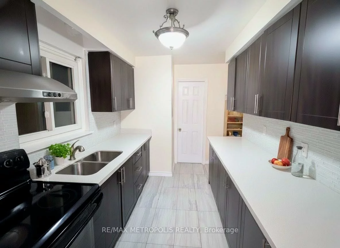 897, Consort, Erindale, Mississauga