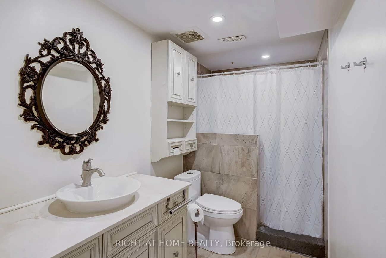 484, Kelvedon, Rathwood, Mississauga