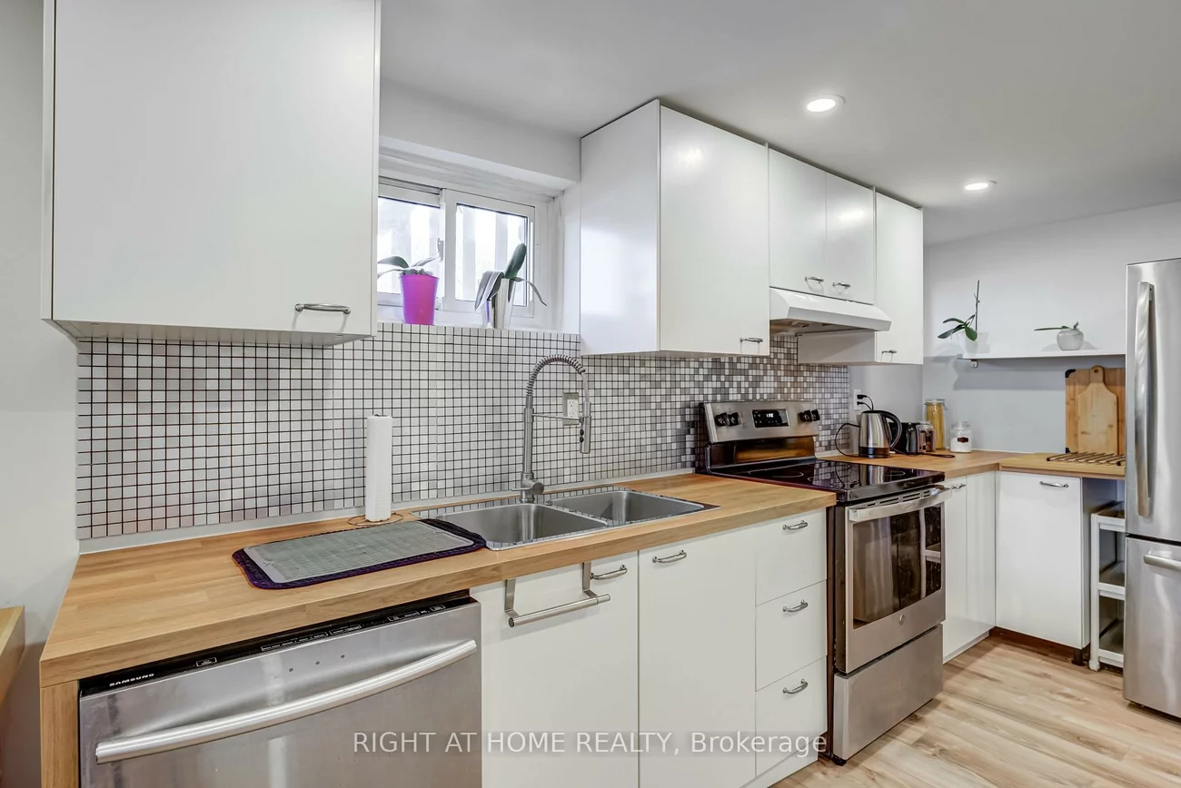 484, Kelvedon, Rathwood, Mississauga