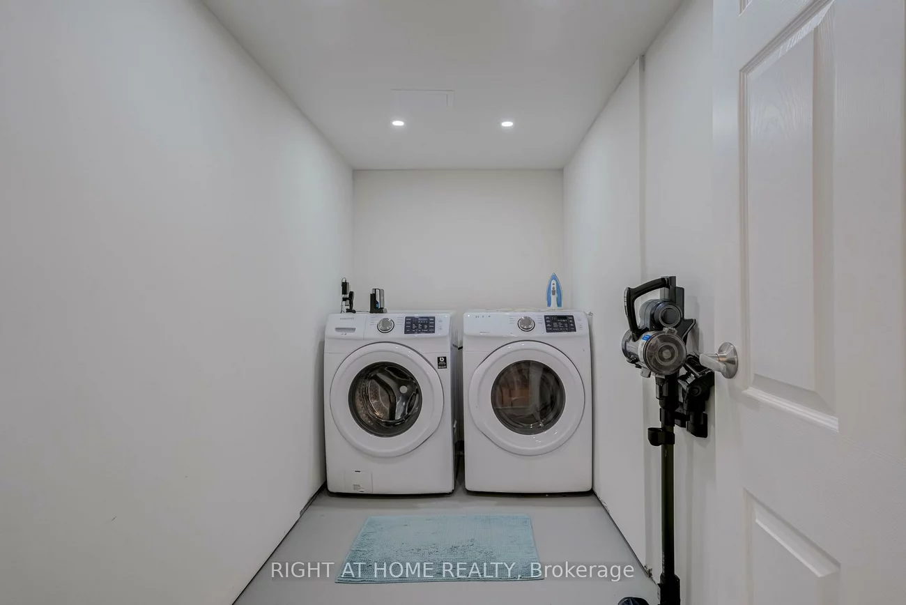 484, Kelvedon, Rathwood, Mississauga