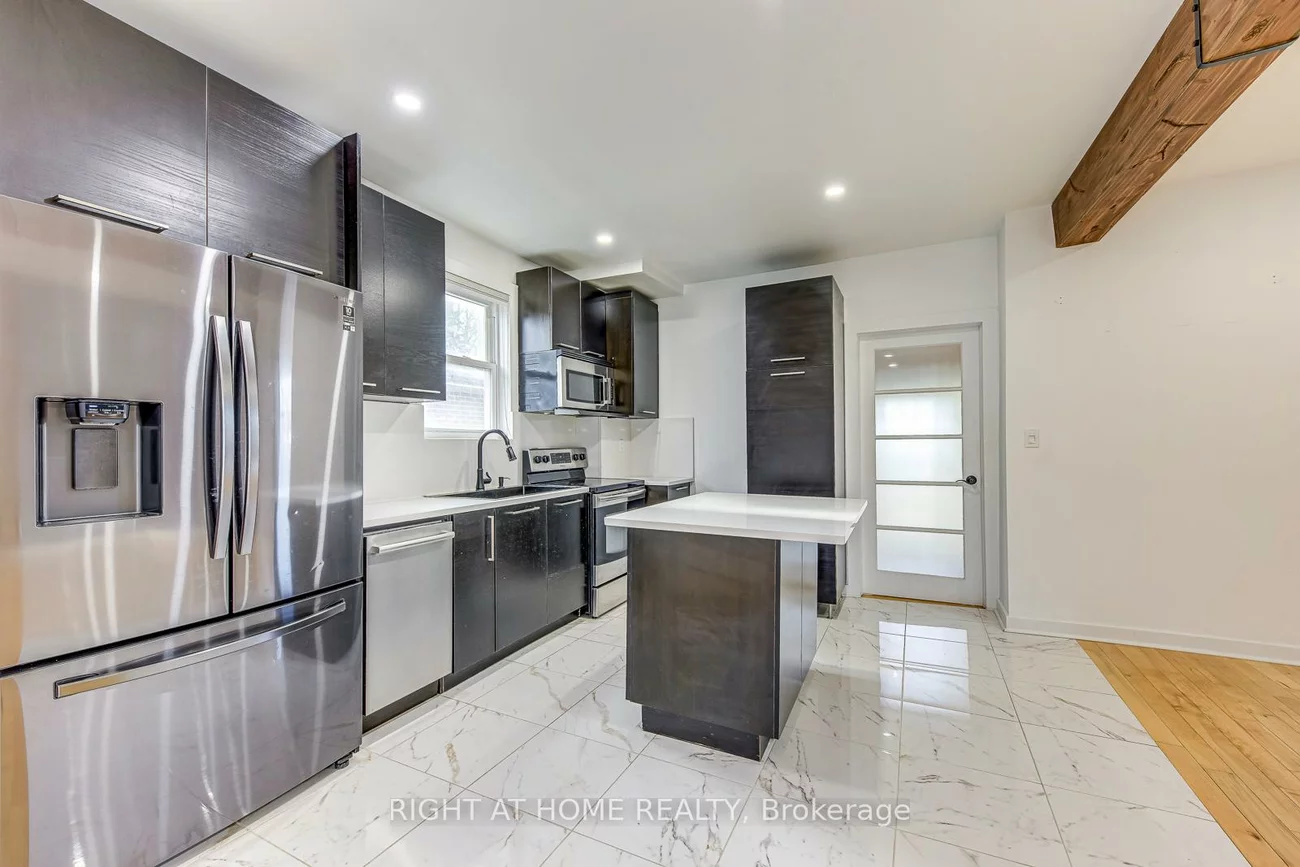 1076, Eastmount, Lakeview, Mississauga