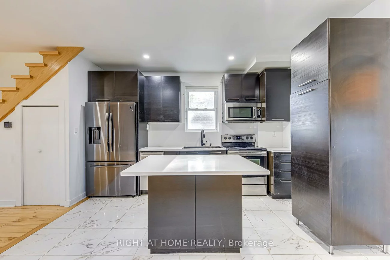 1076, Eastmount, Lakeview, Mississauga