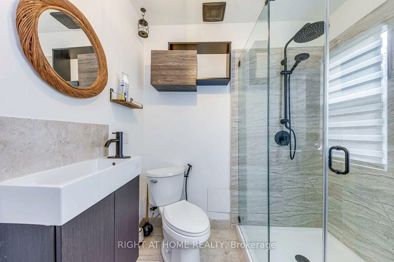 1076, Eastmount, Lakeview, Mississauga