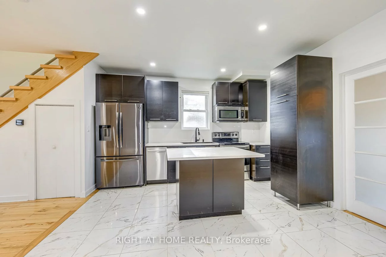 1076, Eastmount, Lakeview, Mississauga