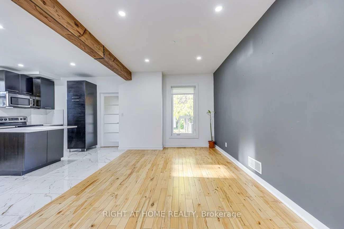 1076, Eastmount, Lakeview, Mississauga