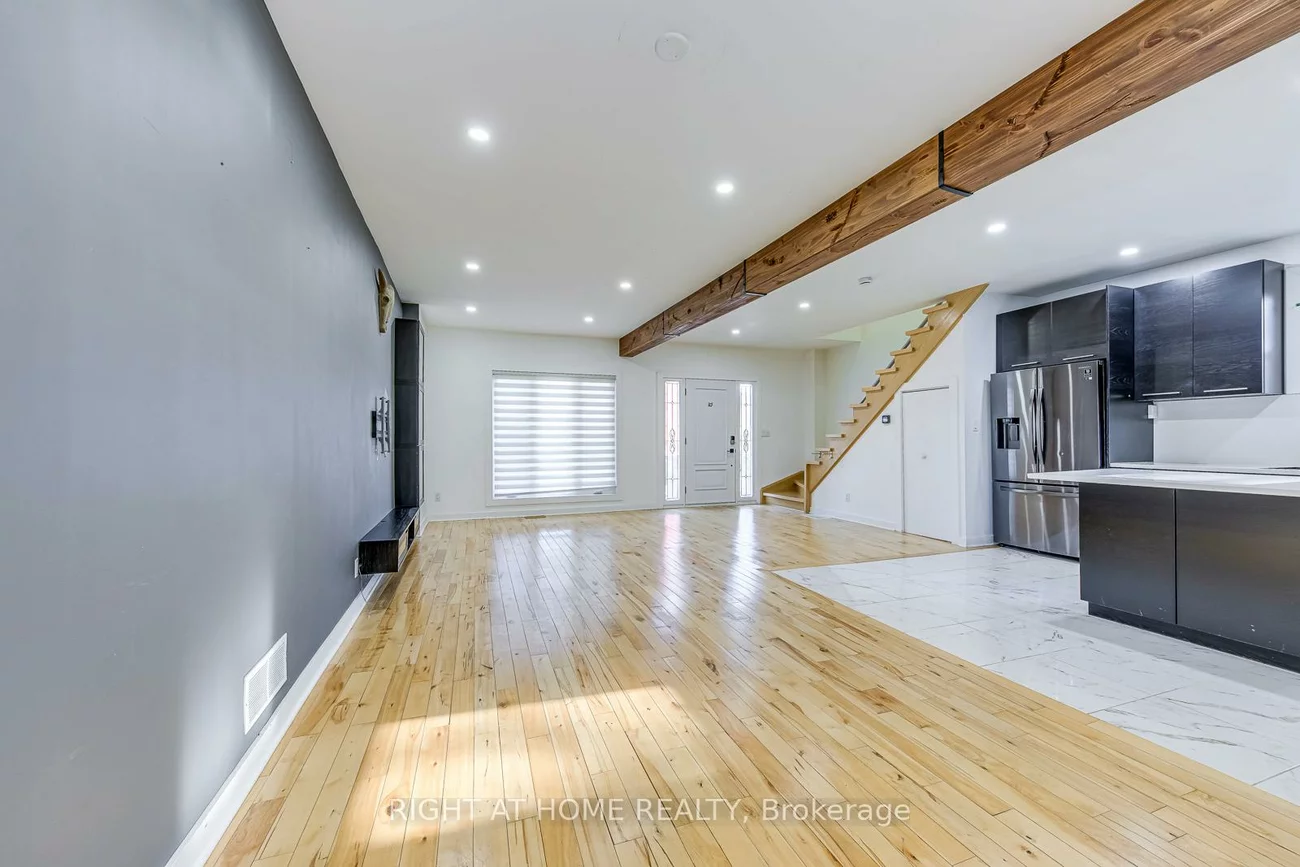 1076, Eastmount, Lakeview, Mississauga