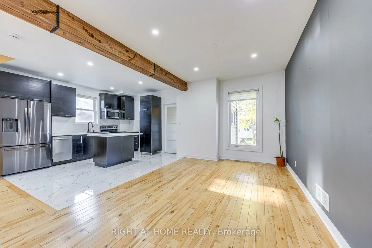 1076, Eastmount, Lakeview, Mississauga