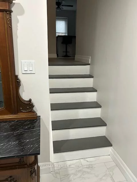 235, Louis, Cooksville, Mississauga