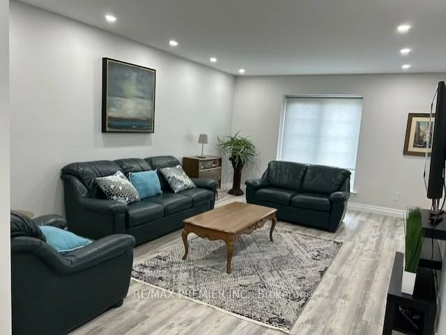 235, Louis, Cooksville, Mississauga