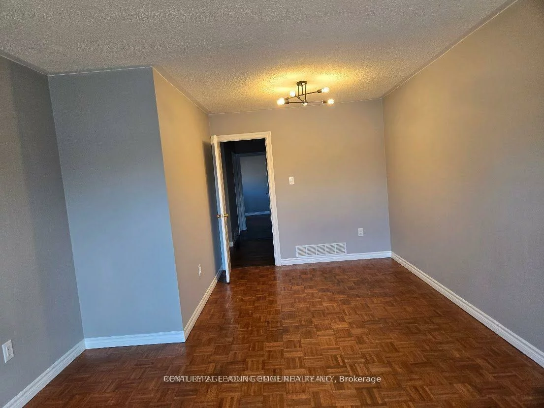 2424, Whaley, Cooksville, Mississauga