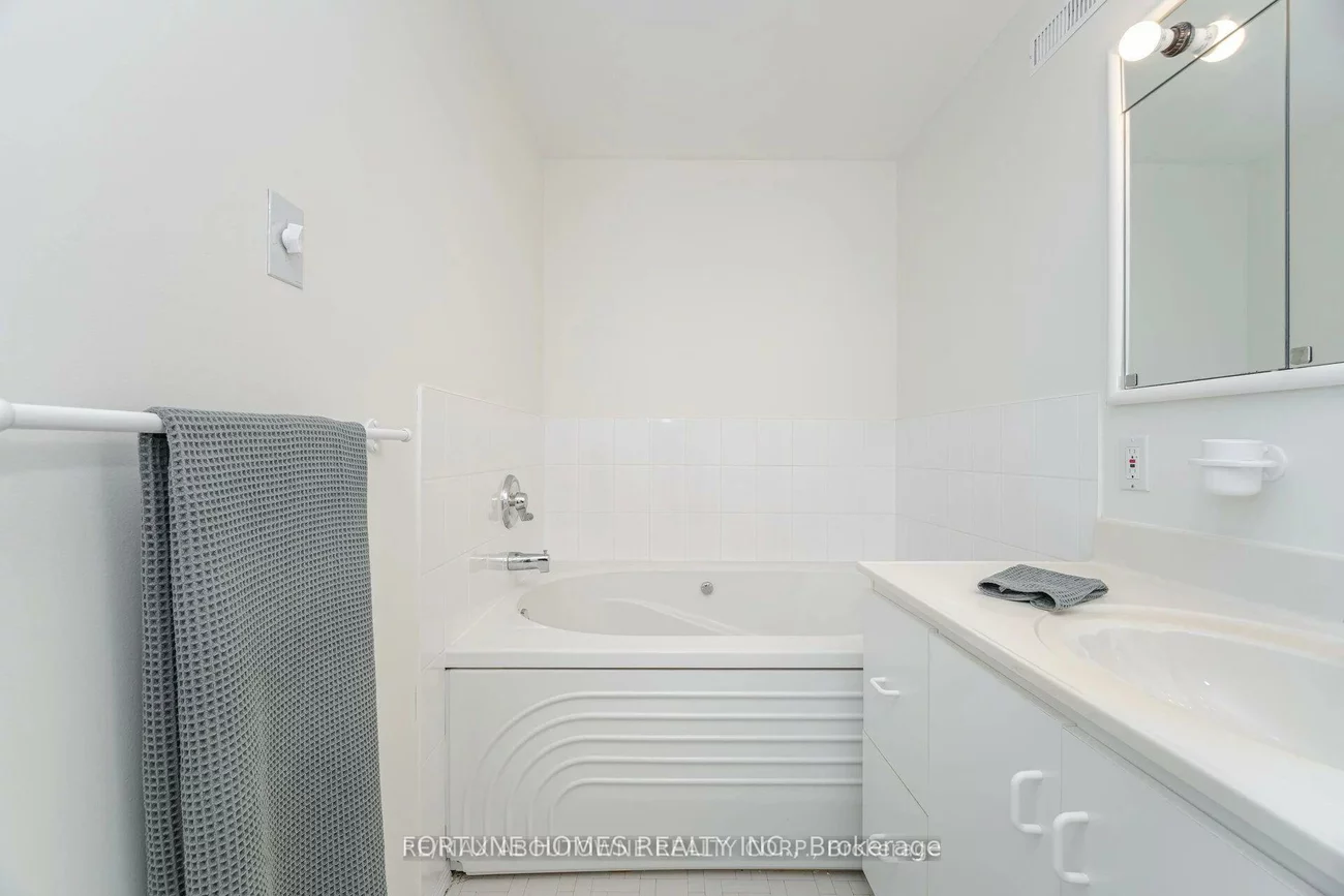 3704, Ketchum, Erin Mills, Mississauga