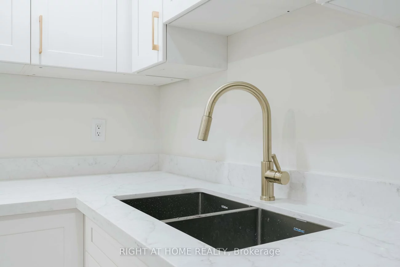 2668, Hollington, Sheridan, Mississauga