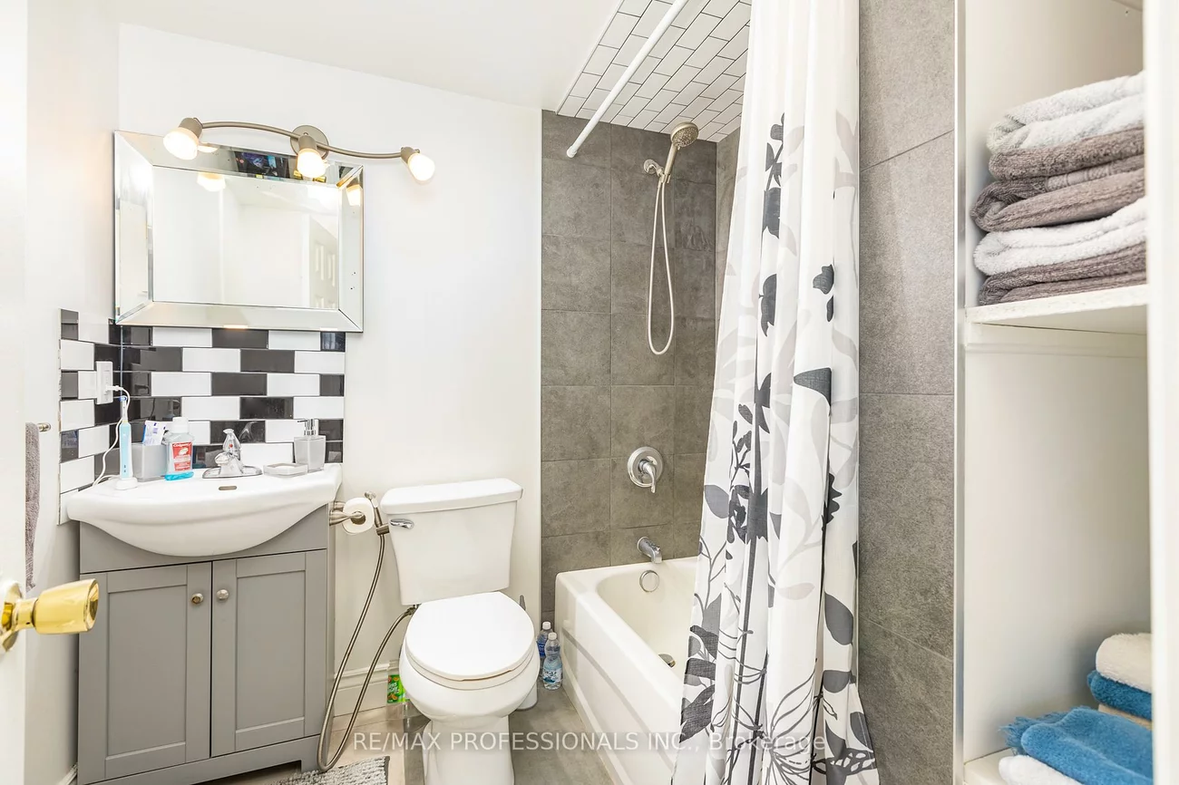 5214, Springbok, Hurontario, Mississauga