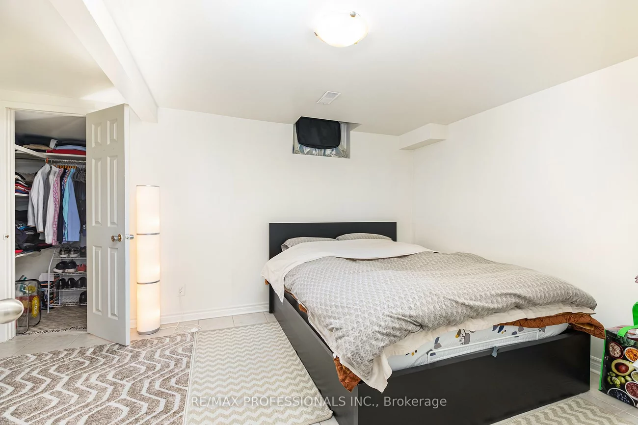 5214, Springbok, Hurontario, Mississauga