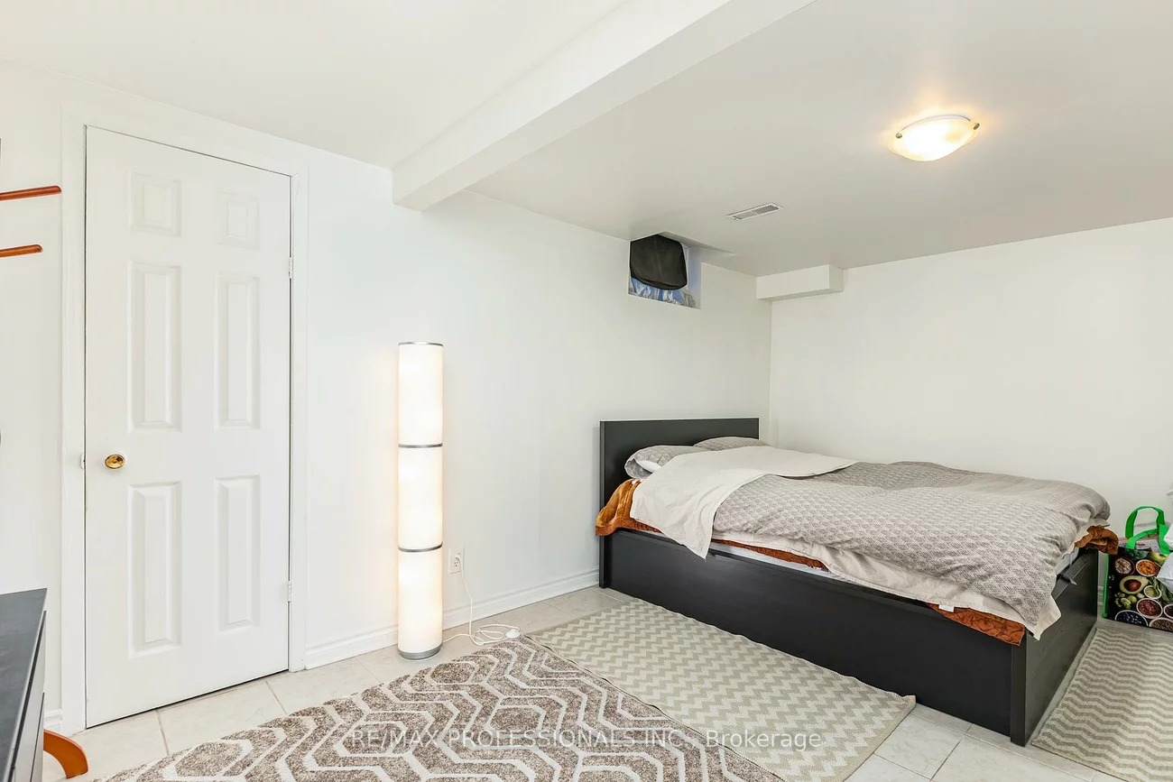 5214, Springbok, Hurontario, Mississauga