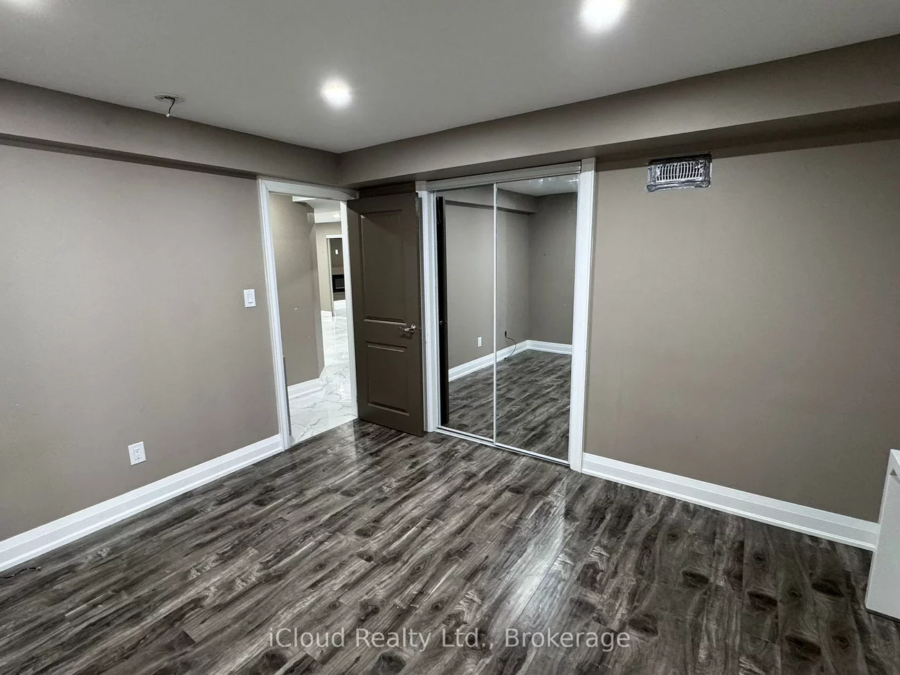 6289, Donway, East Credit, Mississauga