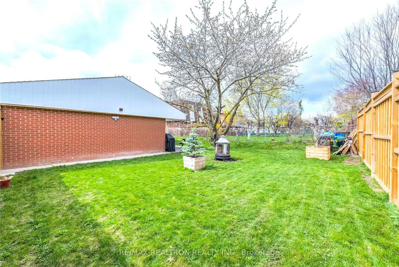 365, Mississauga Vly, Mississauga Valleys, Mississauga