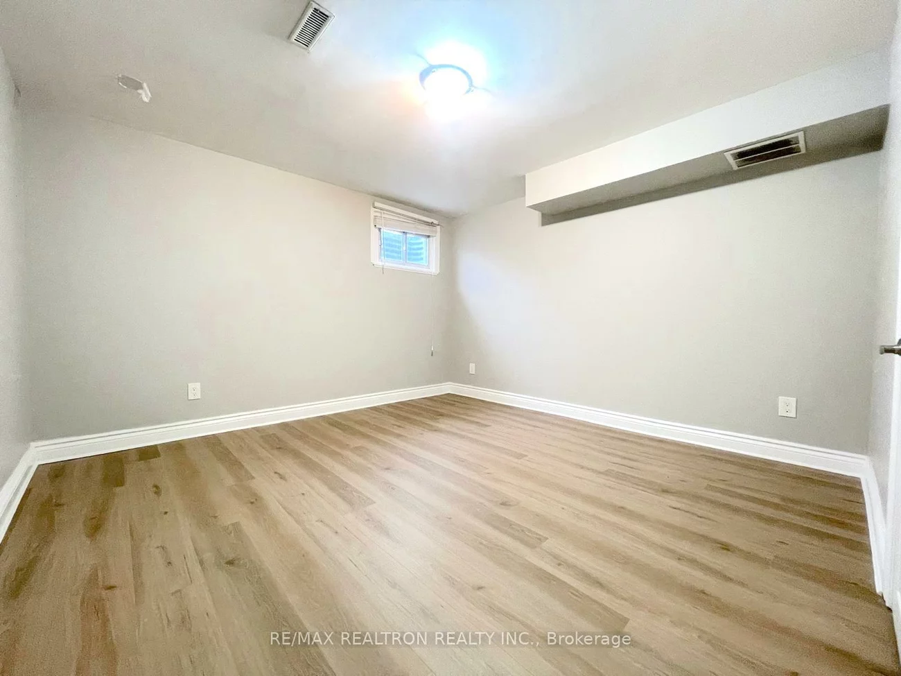 365, Mississauga Vly, Mississauga Valleys, Mississauga