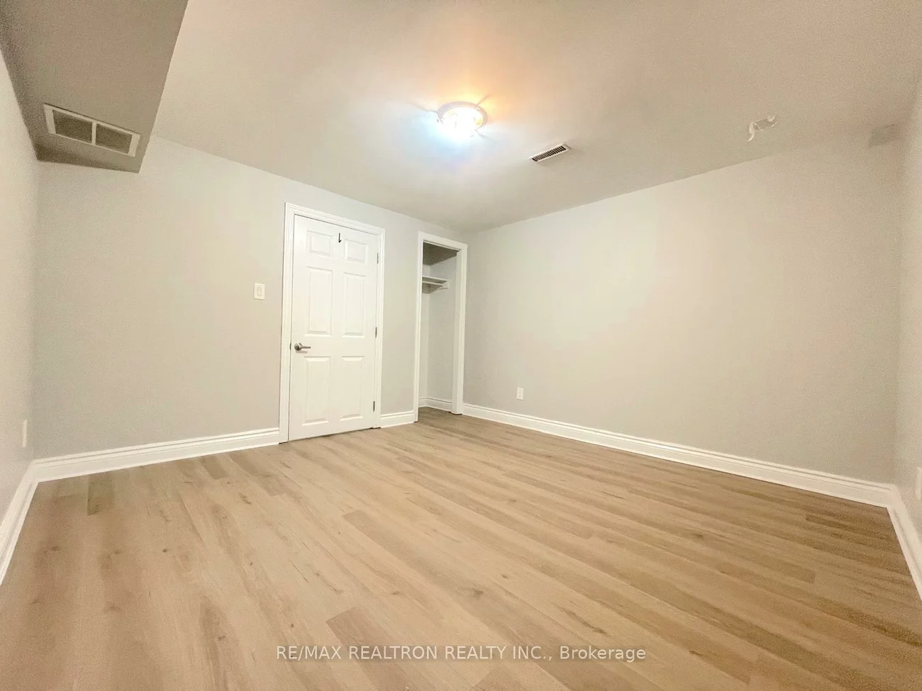 365, Mississauga Vly, Mississauga Valleys, Mississauga