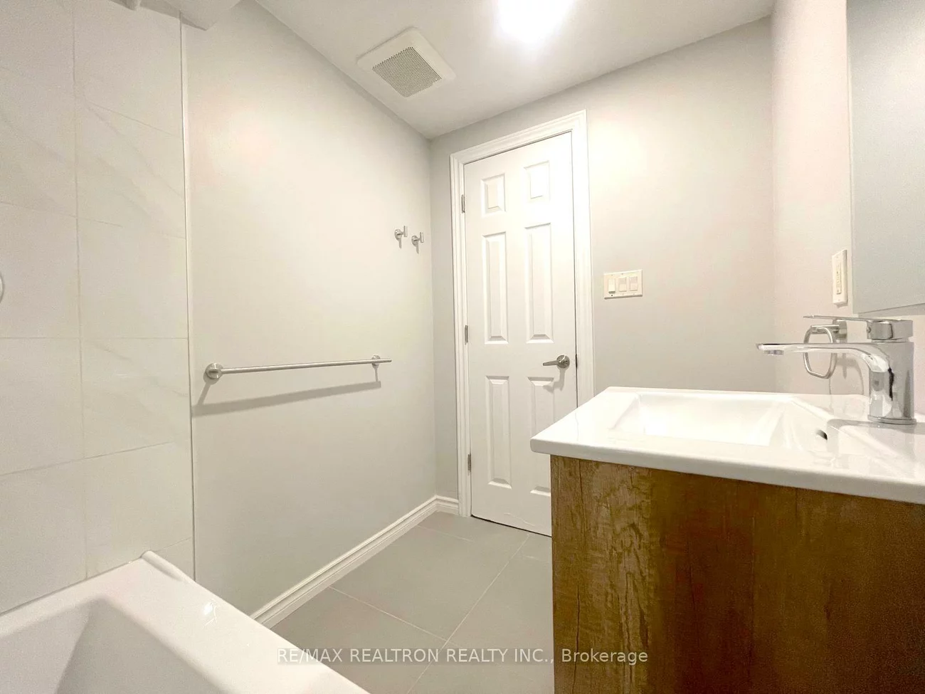 365, Mississauga Vly, Mississauga Valleys, Mississauga