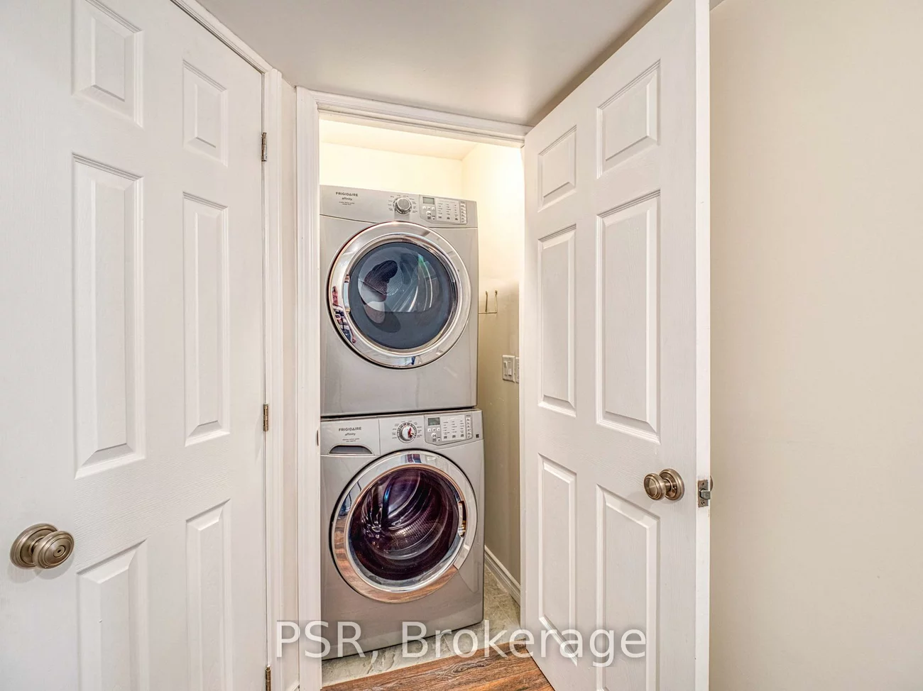 6408, Newcombe, East Credit, Mississauga