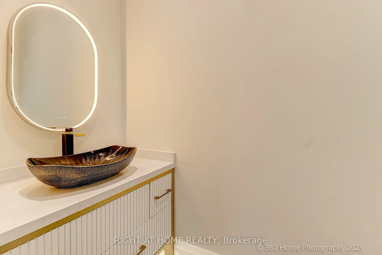 28, PINE, Port Credit, Mississauga