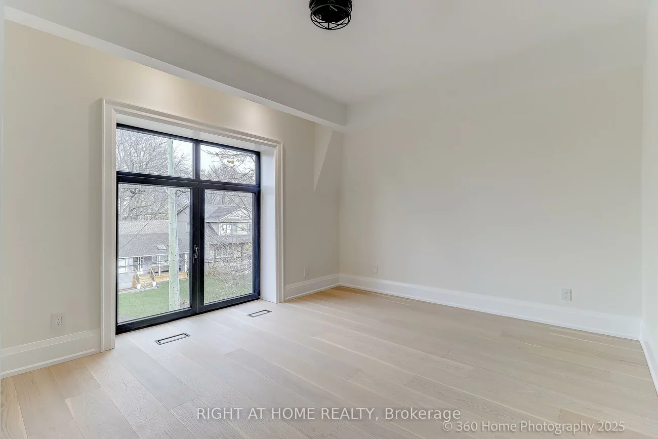 28, PINE, Port Credit, Mississauga